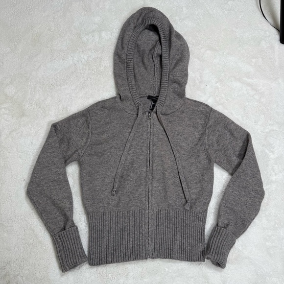 Forever 21 Cropped Grey Knitted Zip Up Sweater - Picture 5 of 7